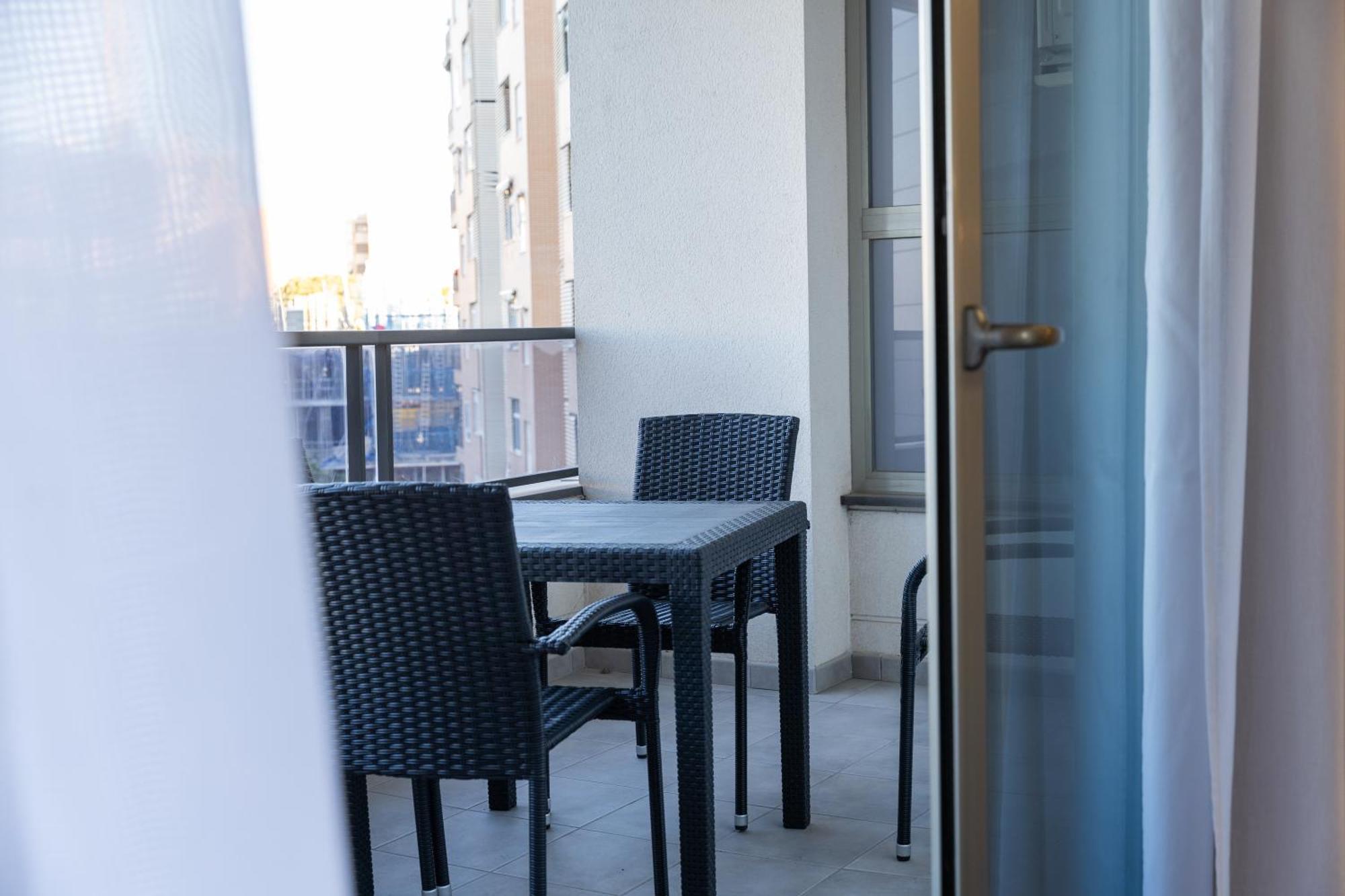 Guillman Suites Аликанте Екстериор снимка