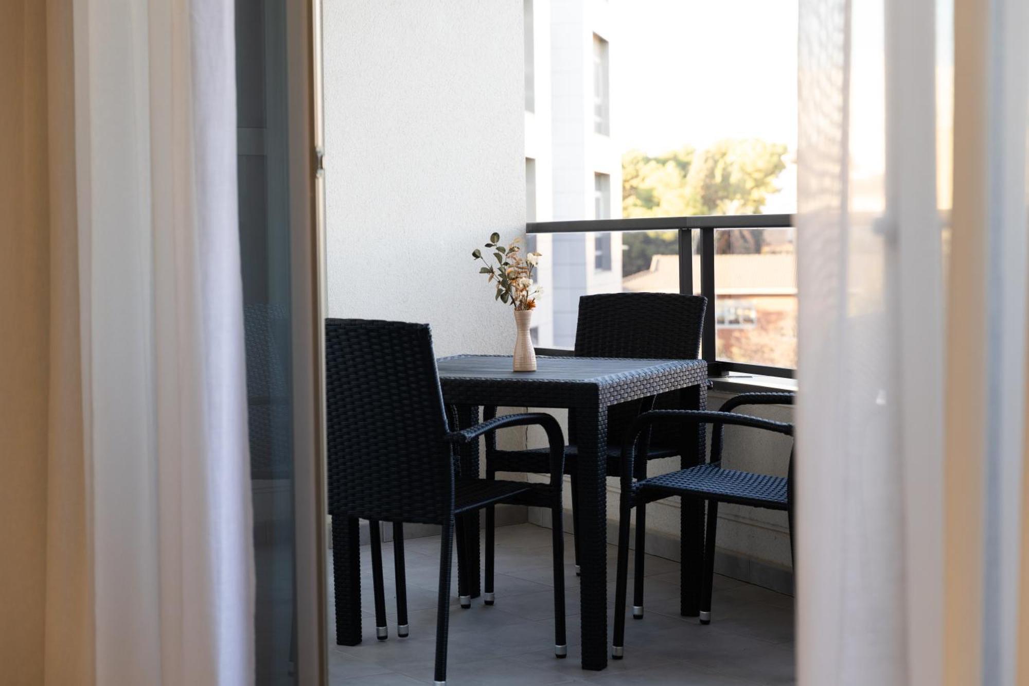 Guillman Suites Аликанте Екстериор снимка